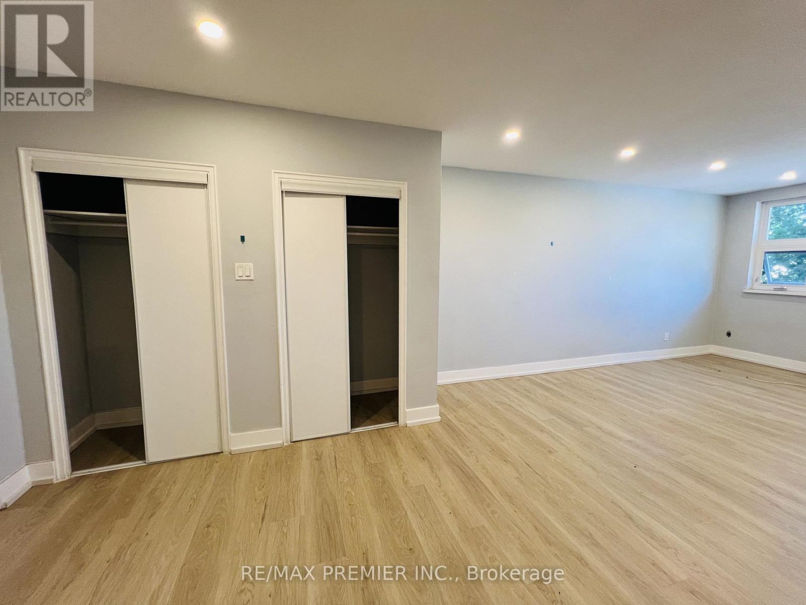 302 - 3046 Jaguar Valley Drive, Mississauga, Ontario  L5A 2J3 - Photo 2 - W12788414