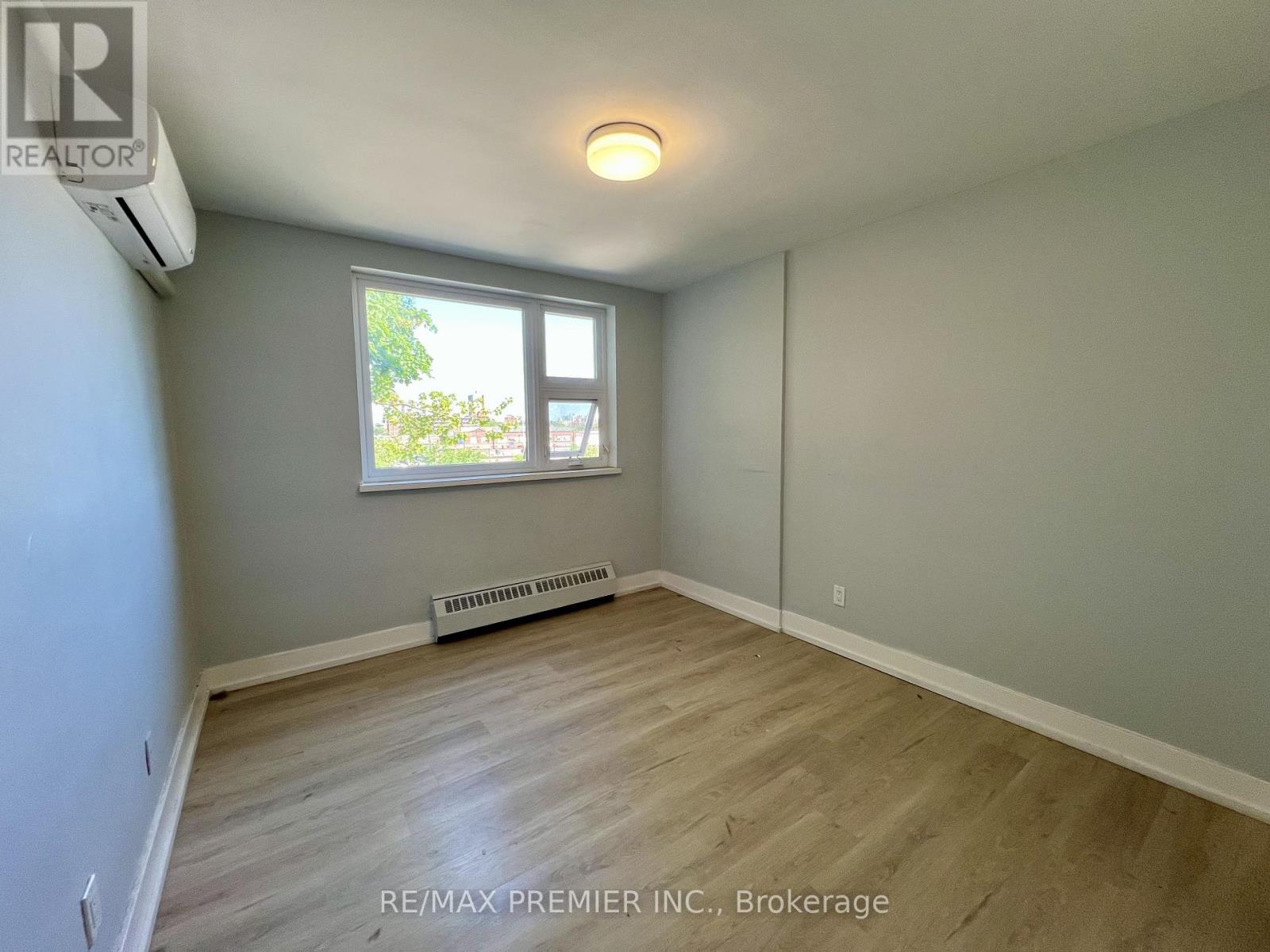 302 - 3046 Jaguar Valley Drive, Mississauga, Ontario  L5A 2J3 - Photo 4 - W12788414