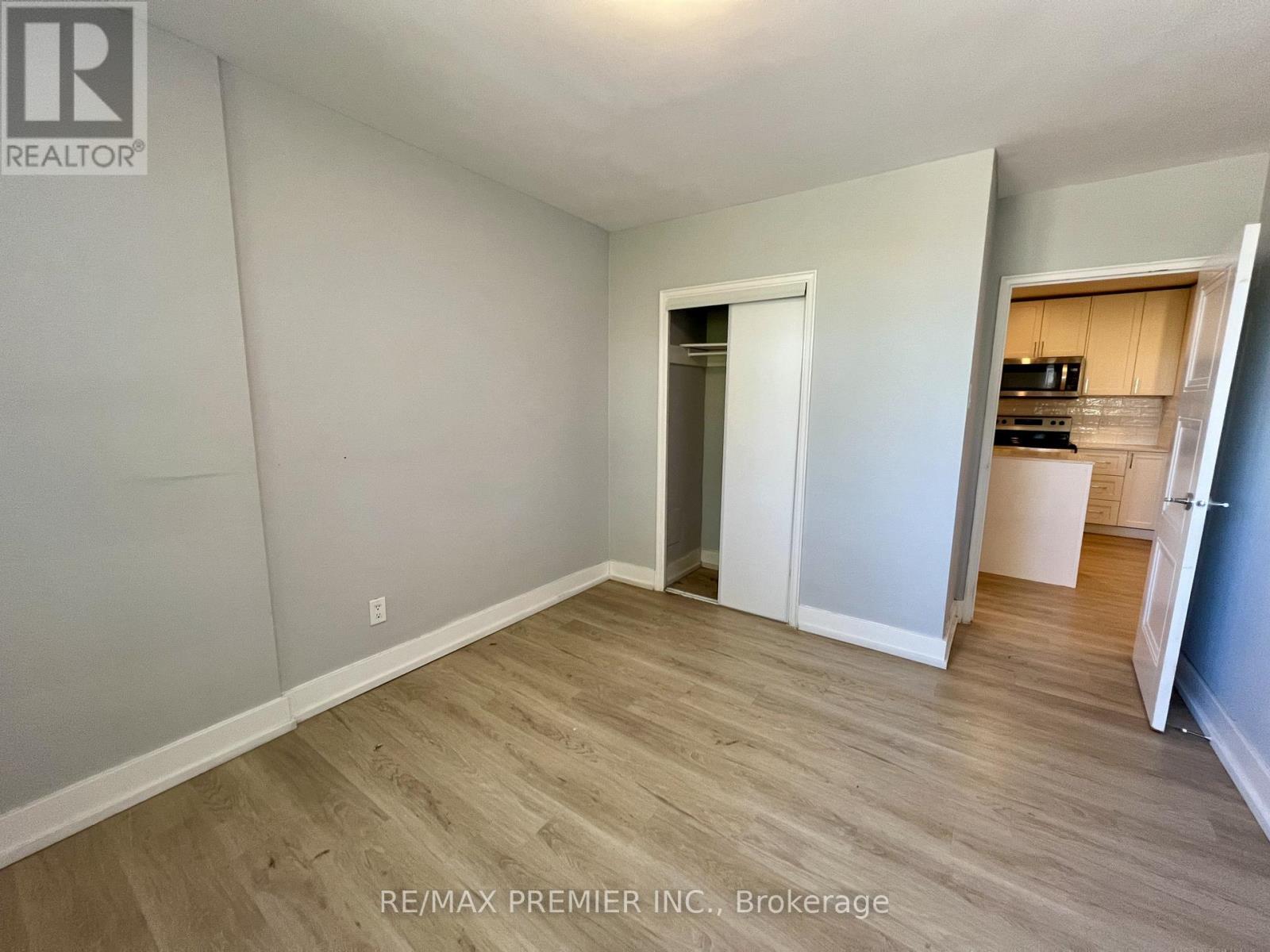 302 - 3046 Jaguar Valley Drive, Mississauga, Ontario  L5A 2J3 - Photo 5 - W12788414