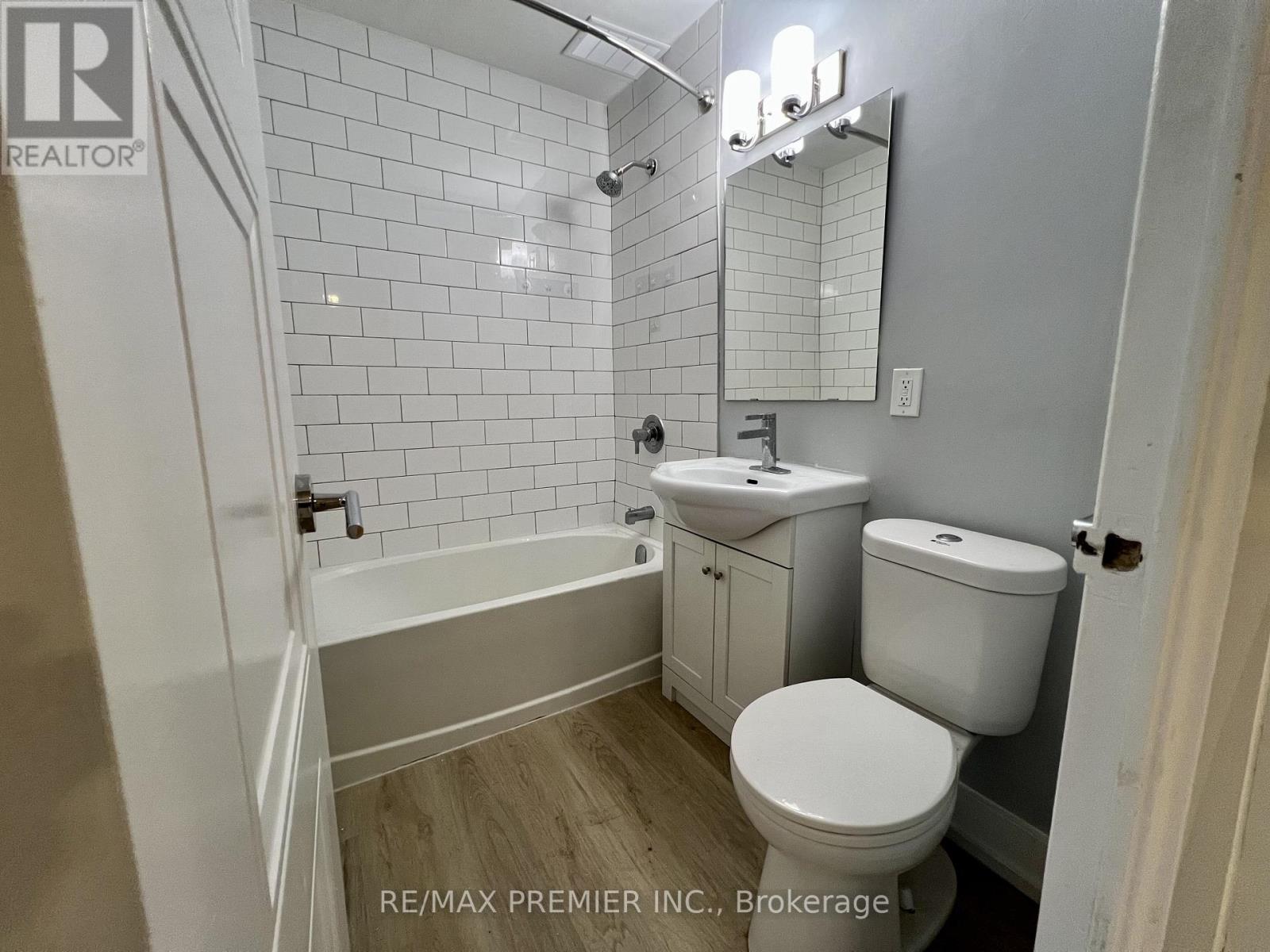 302 - 3046 Jaguar Valley Drive, Mississauga, Ontario  L5A 2J3 - Photo 6 - W12788414