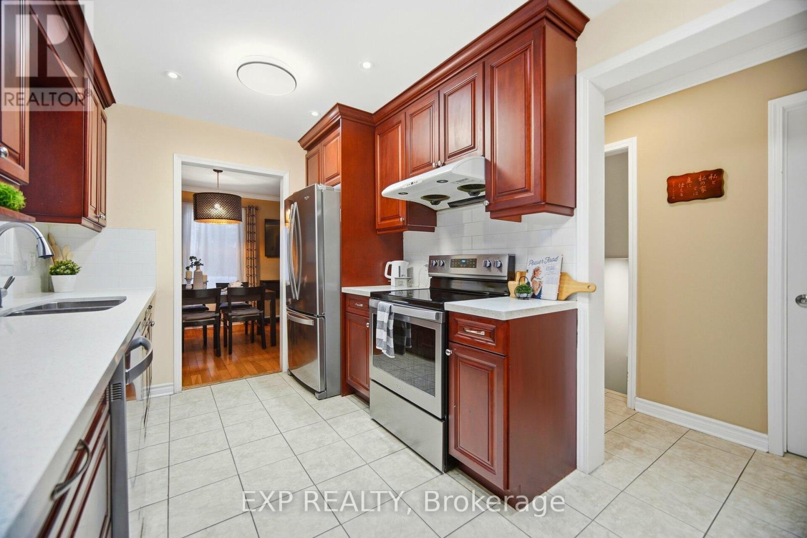 7 Ferri Crescent, Brampton, Ontario  L6Z 1R8 - Photo 12 - W12788416