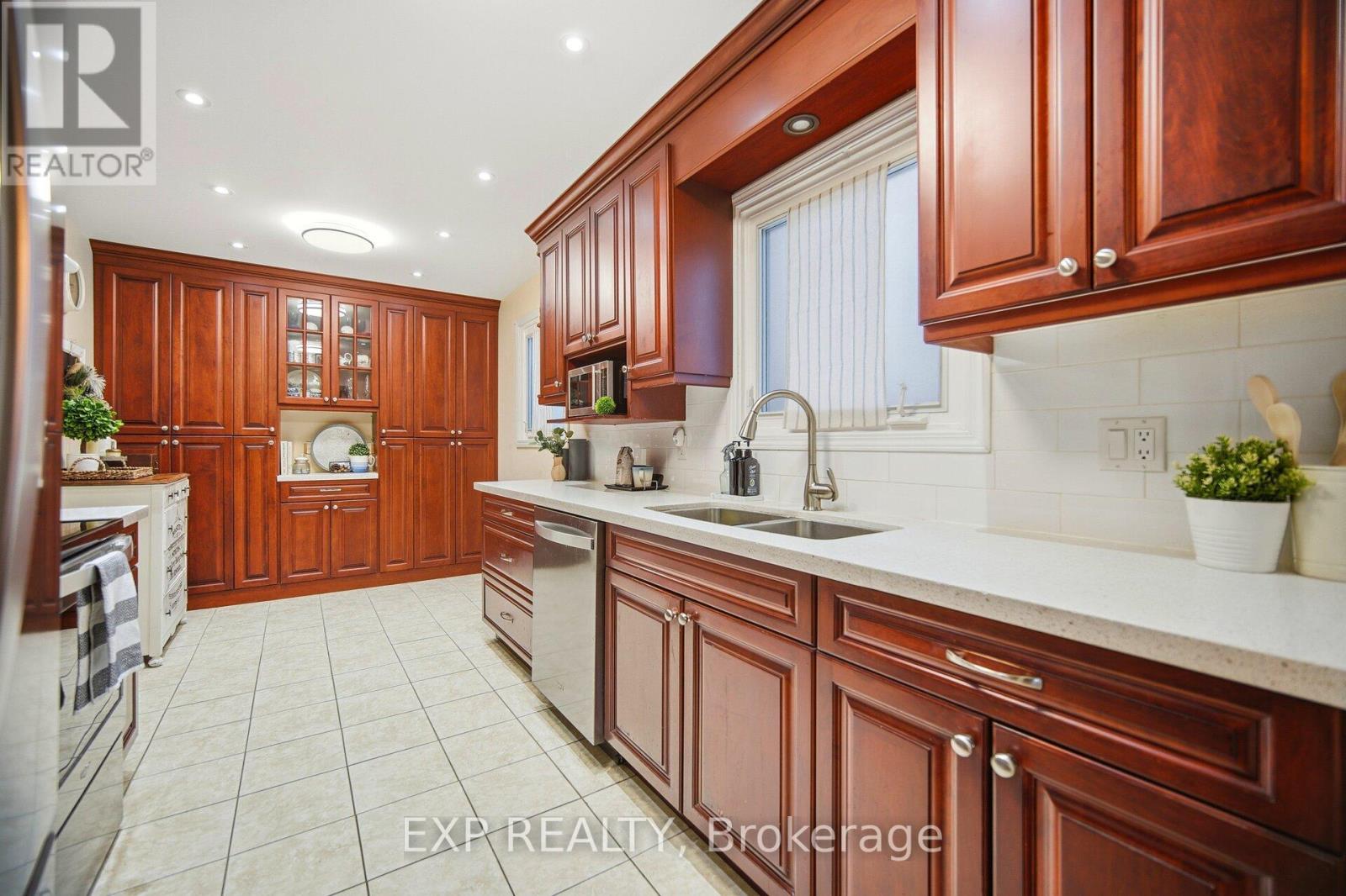 7 Ferri Crescent, Brampton, Ontario  L6Z 1R8 - Photo 13 - W12788416