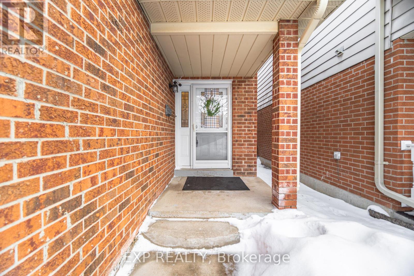 7 Ferri Crescent, Brampton, Ontario  L6Z 1R8 - Photo 2 - W12788416