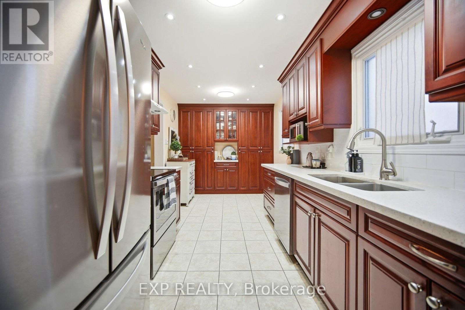 7 Ferri Crescent, Brampton, Ontario  L6Z 1R8 - Photo 9 - W12788416