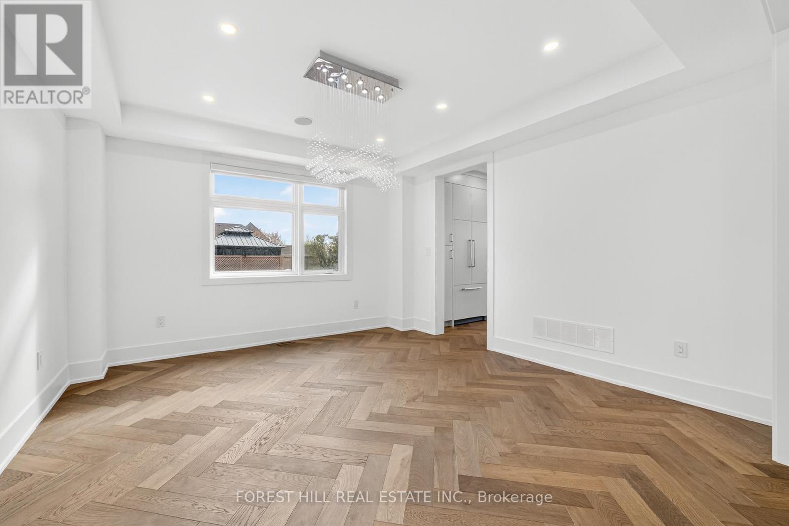 3474 Joan Drive, Mississauga, Ontario  L5B 1T5 - Photo 6 - W12788442