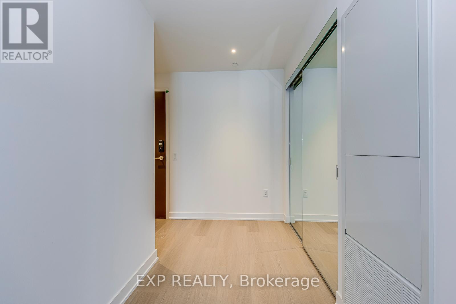 509 - 448 Burnhamthorpe Road W, Mississauga, Ontario  L5B 0R4 - Photo 5 - W12788504