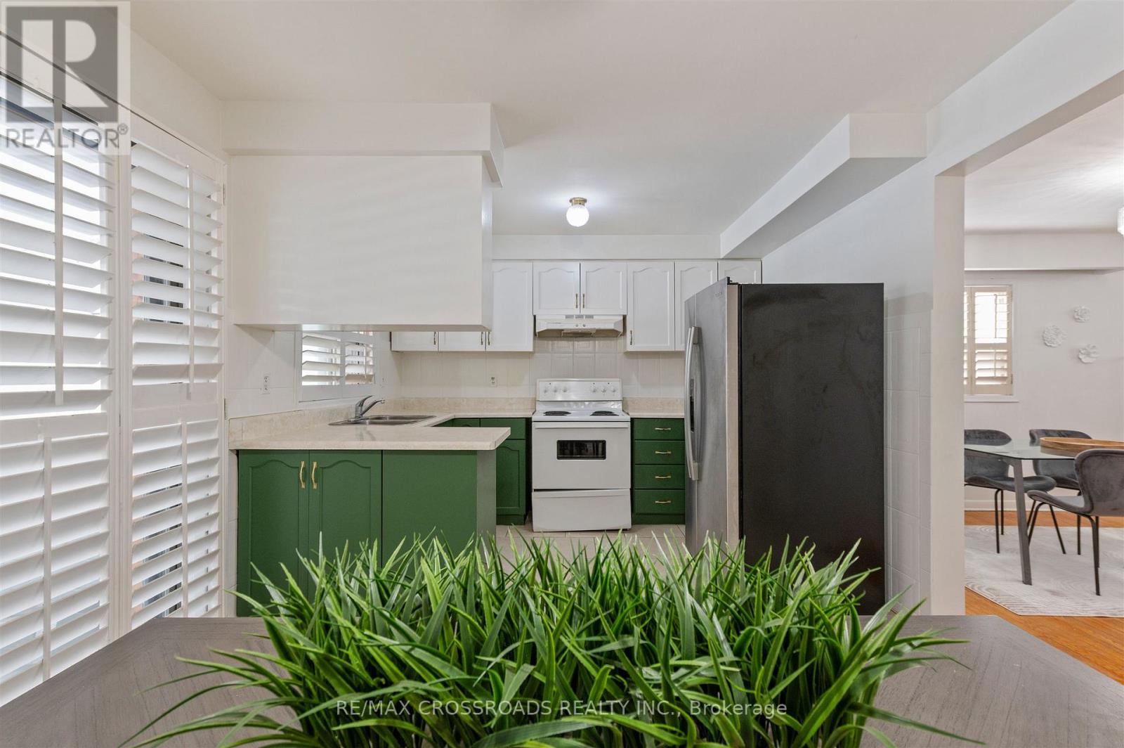 98 Willowridge Road, Toronto, Ontario  M9R 3Z4 - Photo 10 - W12788508