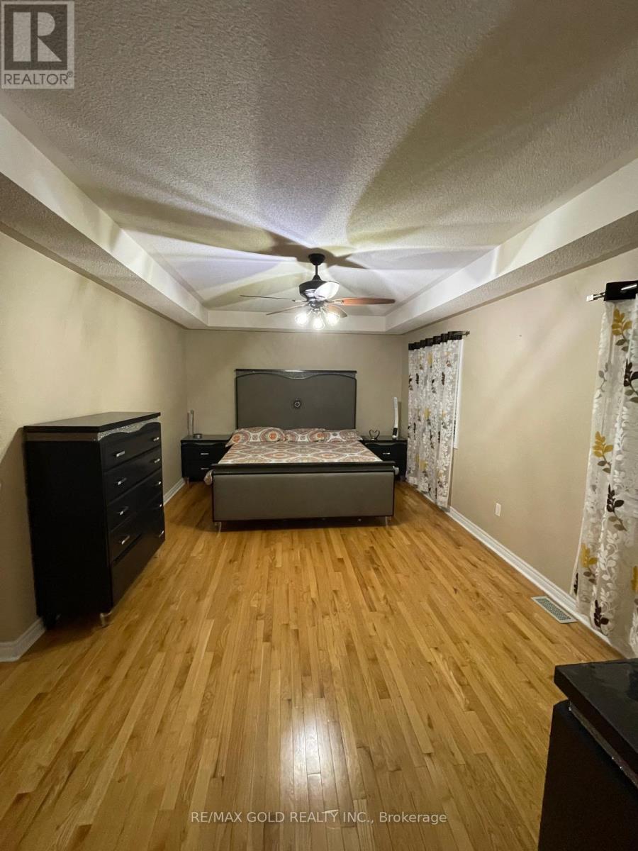 54 Covebank Crescent, Brampton, Ontario  L6P 2Y1 - Photo 15 - W12788512