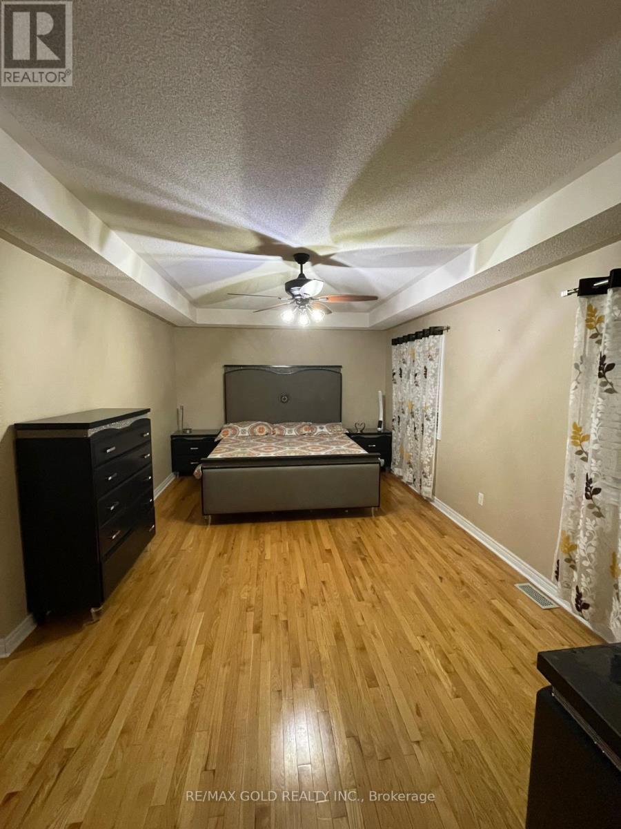 54 Covebank Crescent, Brampton, Ontario  L6P 2Y1 - Photo 17 - W12788512