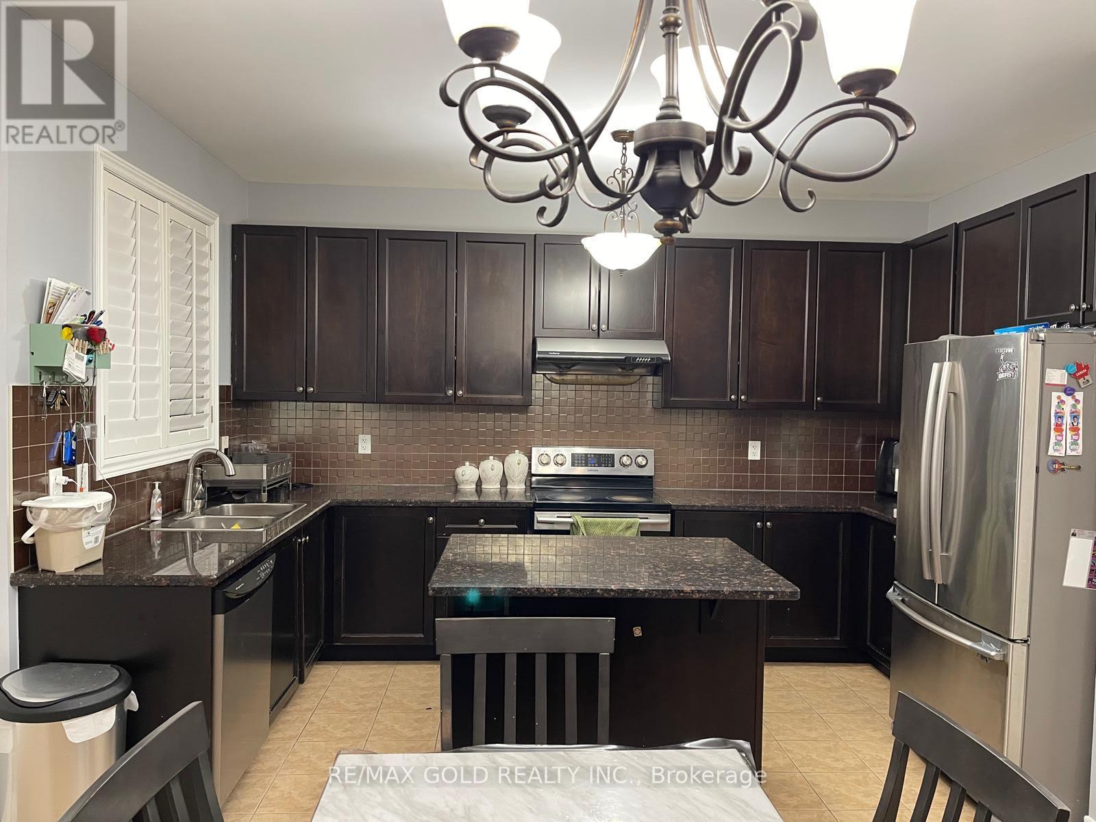 54 Covebank Crescent, Brampton, Ontario  L6P 2Y1 - Photo 19 - W12788512