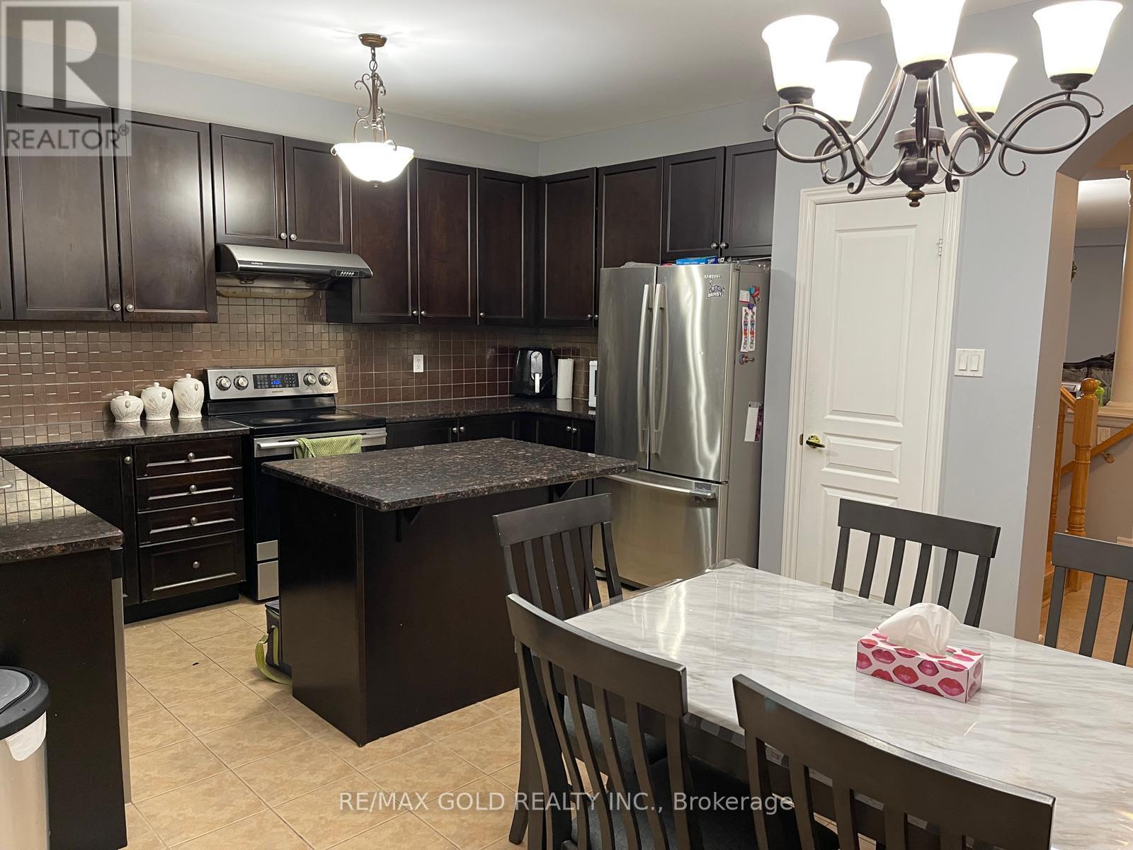 54 Covebank Crescent, Brampton, Ontario  L6P 2Y1 - Photo 21 - W12788512