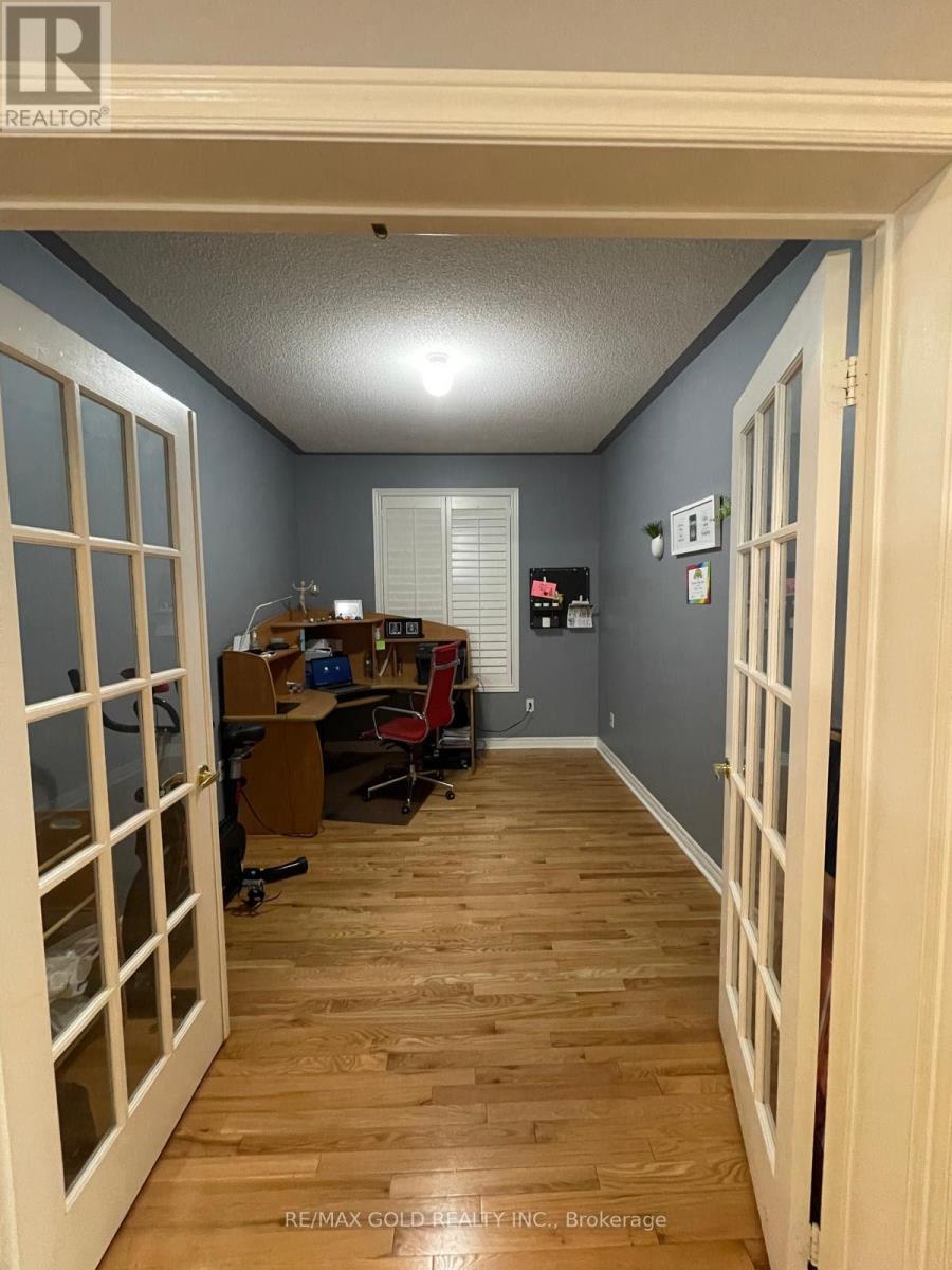 54 Covebank Crescent, Brampton, Ontario  L6P 2Y1 - Photo 23 - W12788512