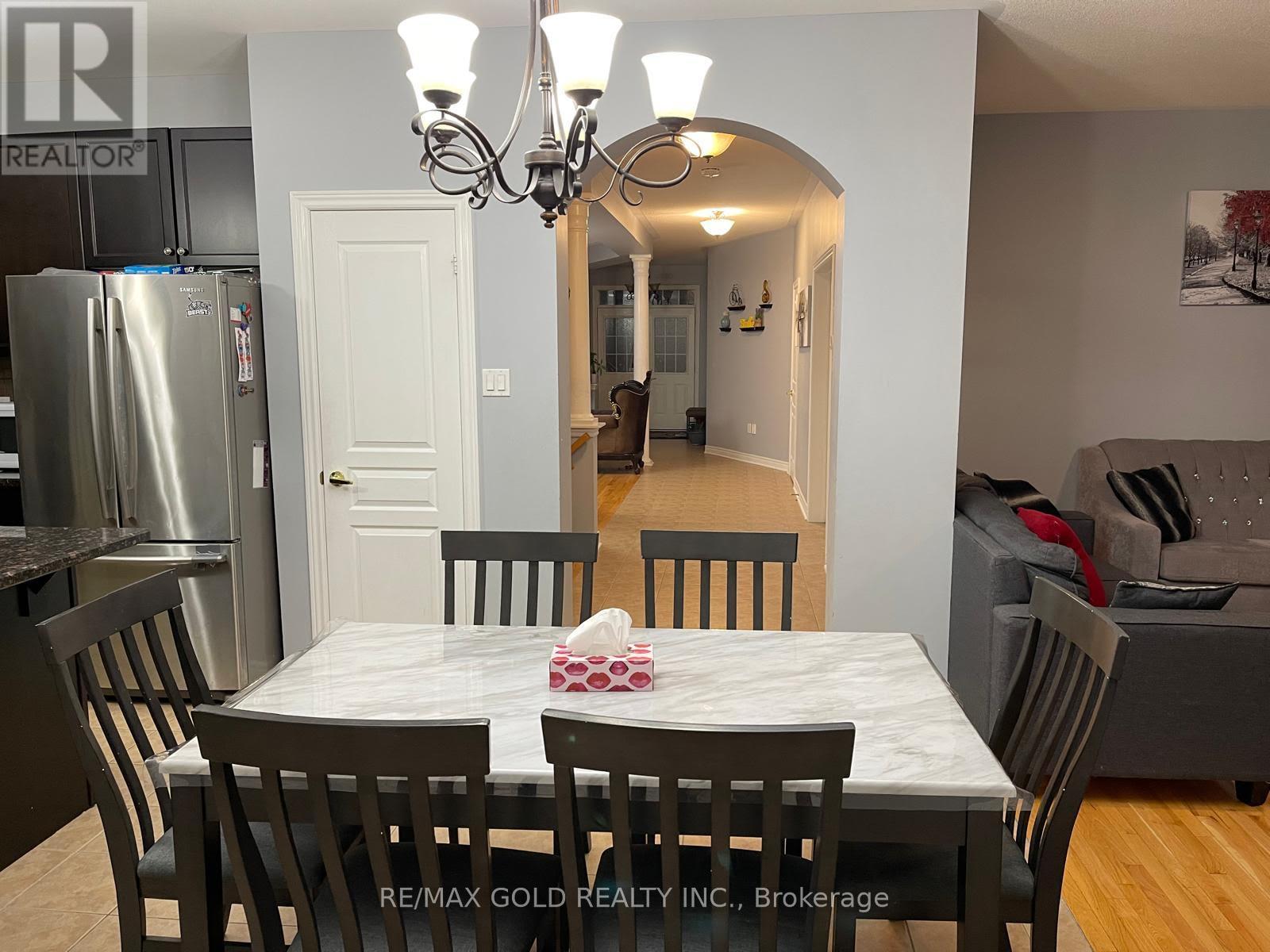 54 Covebank Crescent, Brampton, Ontario  L6P 2Y1 - Photo 5 - W12788512