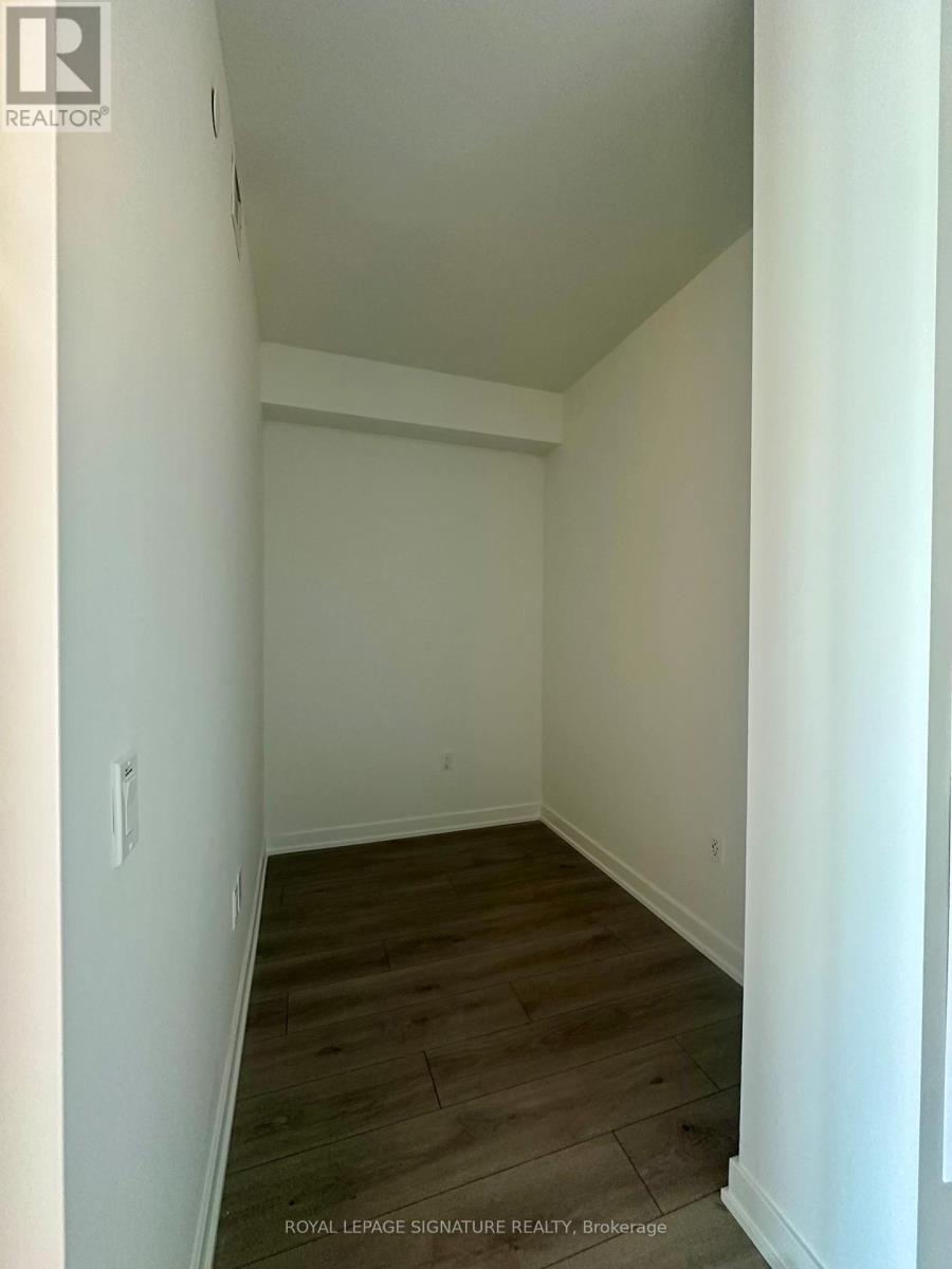 1705 - 1 Fairview Road E, Mississauga, Ontario  L5A 4C6 - Photo 3 - W12788530