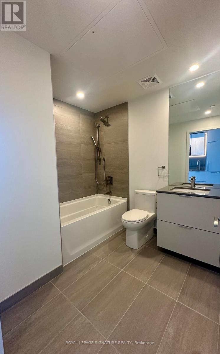 1705 - 1 Fairview Road E, Mississauga, Ontario  L5A 4C6 - Photo 4 - W12788530