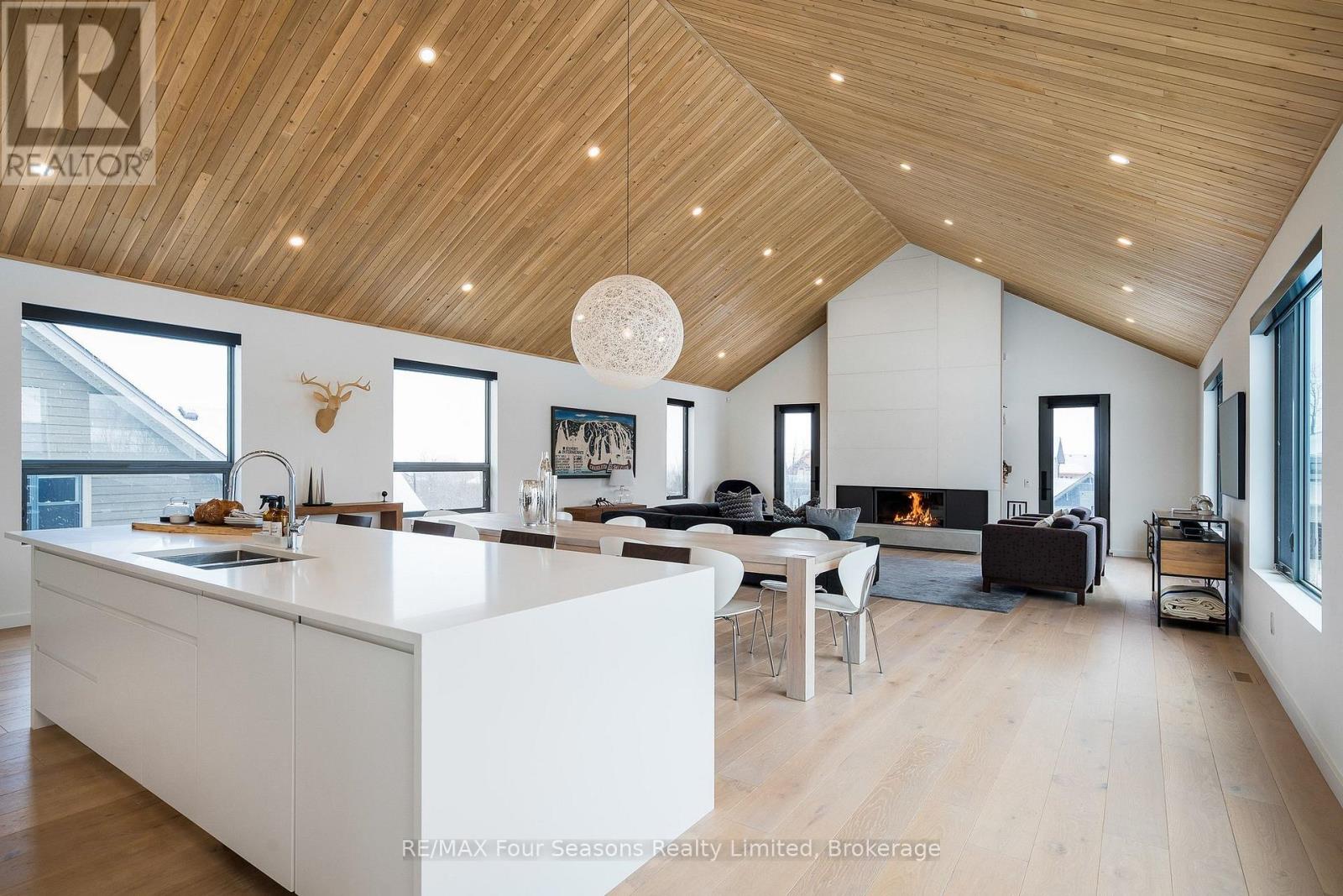 126 Courchevel Crescent, Blue Mountains, Ontario  L9Y 0Z8 - Photo 10 - X12788590