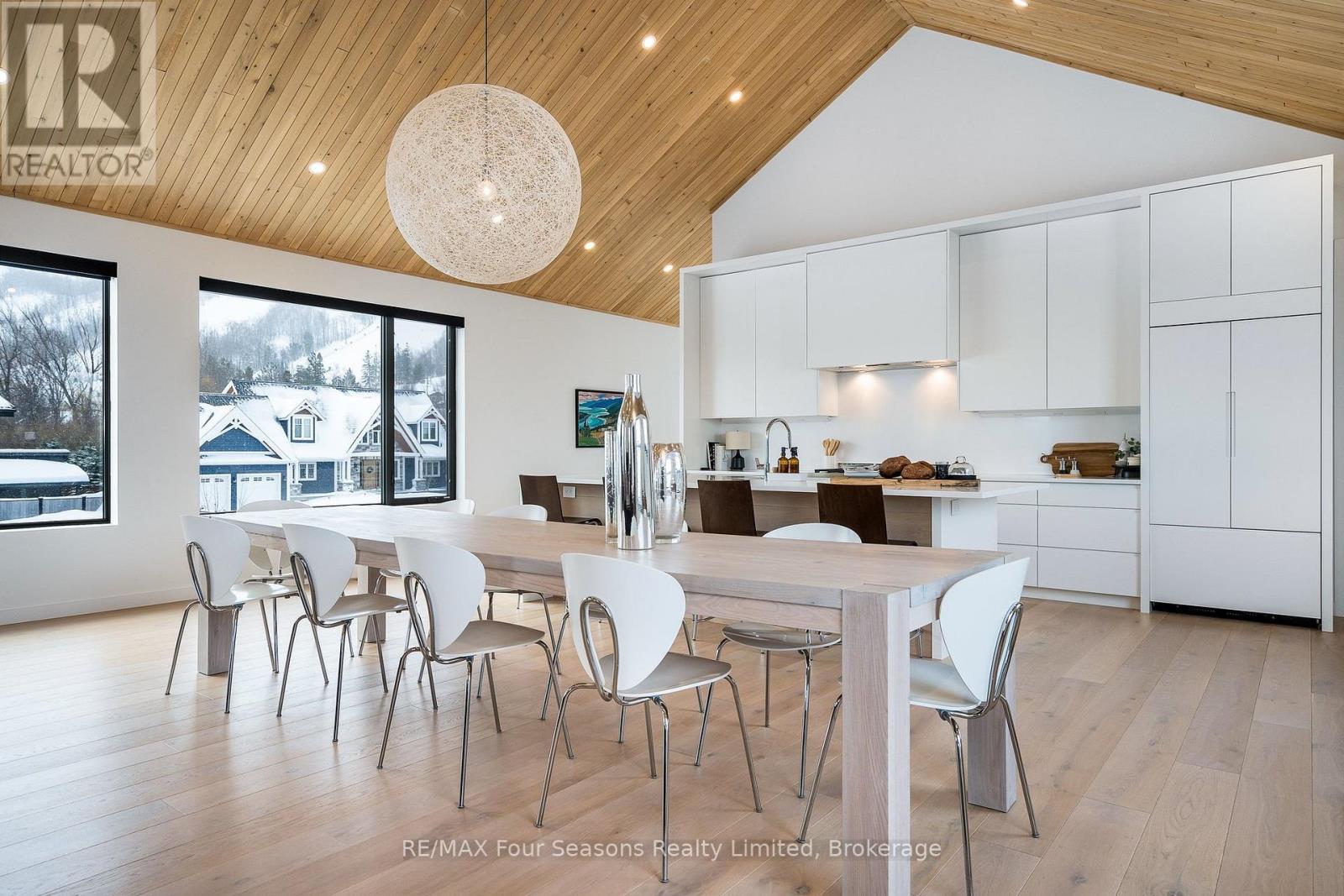 126 Courchevel Crescent, Blue Mountains, Ontario  L9Y 0Z8 - Photo 11 - X12788590