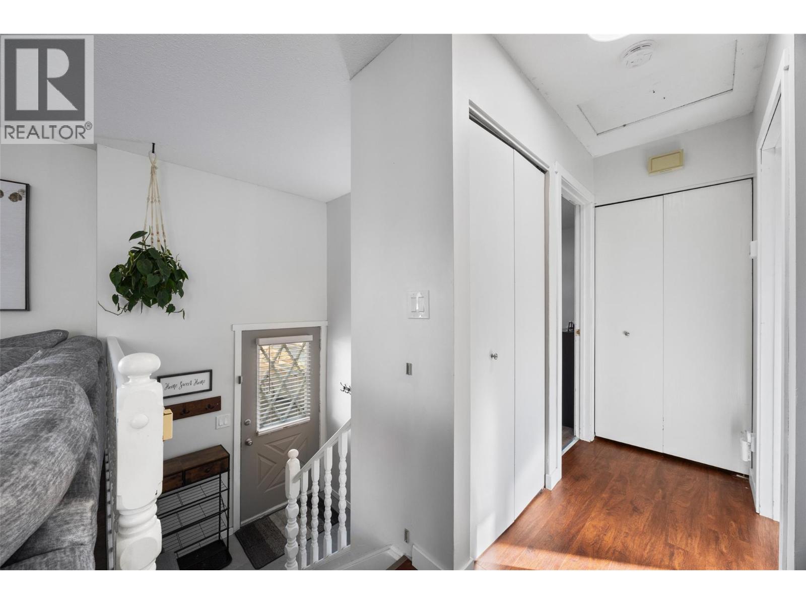 2087 Sunnycrest Avenue, Kamloops, British Columbia  V2B 4L9 - Photo 3 - 10374672