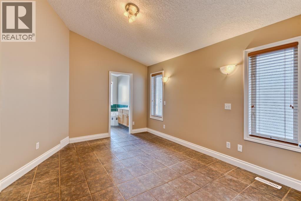 180 Hidden Vale Close Nw, Calgary, Alberta  T3A 5C7 - Photo 10 - A2285850