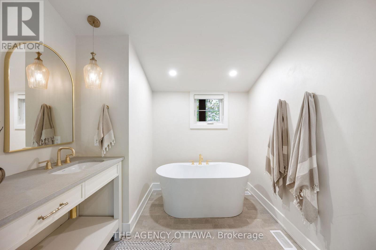 36 Crestview Drive, Greater Madawaska, Ontario  K0J 1H0 - Photo 18 - X12788536