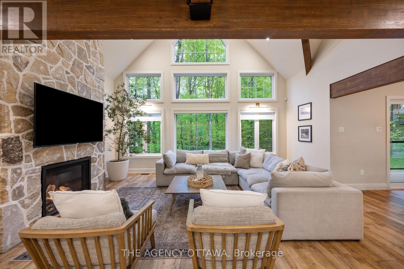 36 Crestview Drive, Greater Madawaska, Ontario  K0J 1H0 - Photo 4 - X12788536