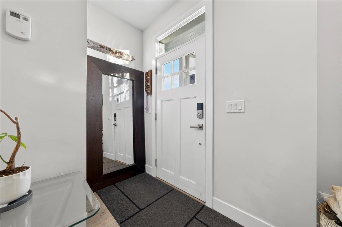 32579 Ross Drive, Mission, British Columbia  V2V 0G4 - Photo 2 - R3089907