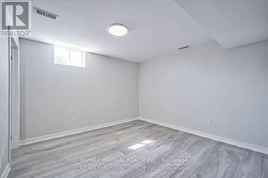 982 Wilbur Pipher Circle, Newmarket, Ontario  L3X 0B8 - Photo 49 - N12661114