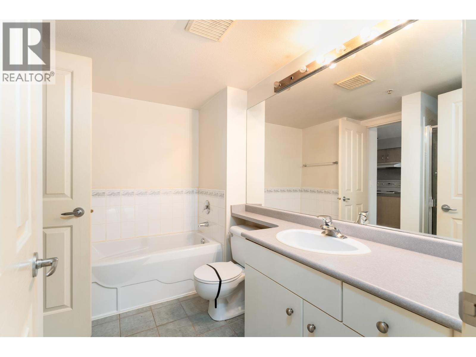 218 332 Lonsdale Avenue, North Vancouver, British Columbia  V7M 3M5 - Photo 16 - R3089888