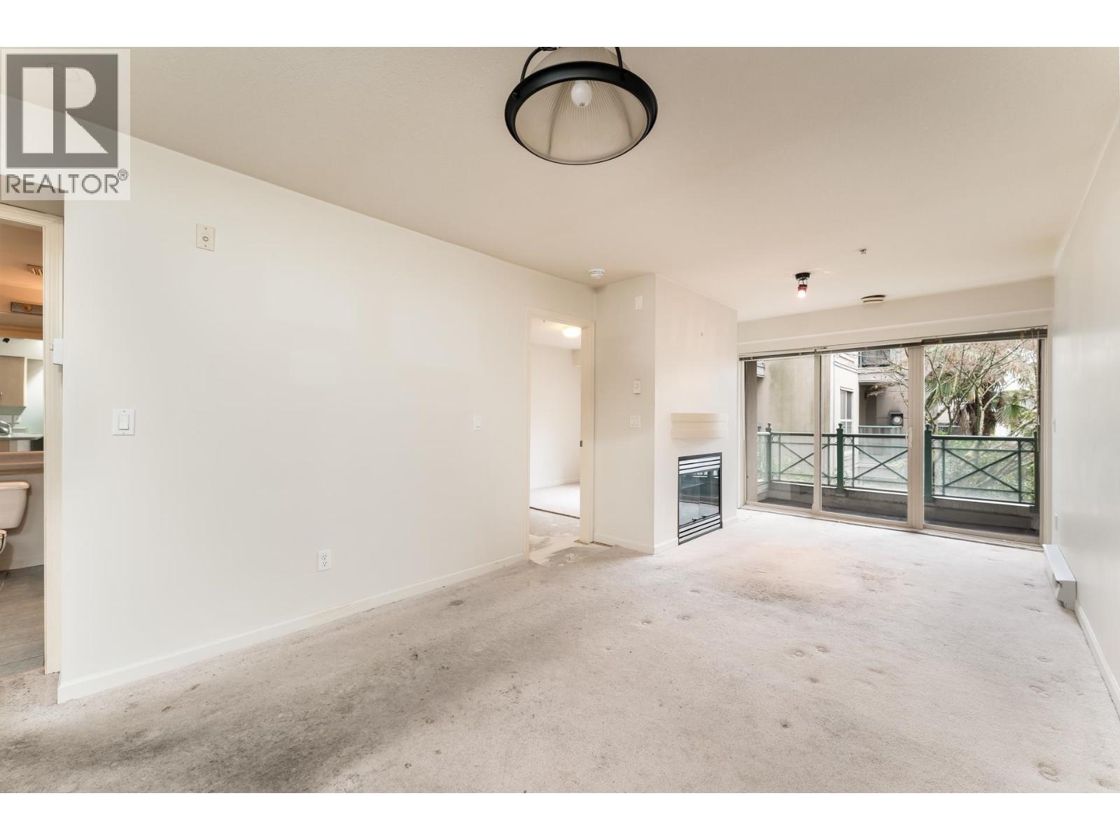 218 332 Lonsdale Avenue, North Vancouver, British Columbia  V7M 3M5 - Photo 2 - R3089888