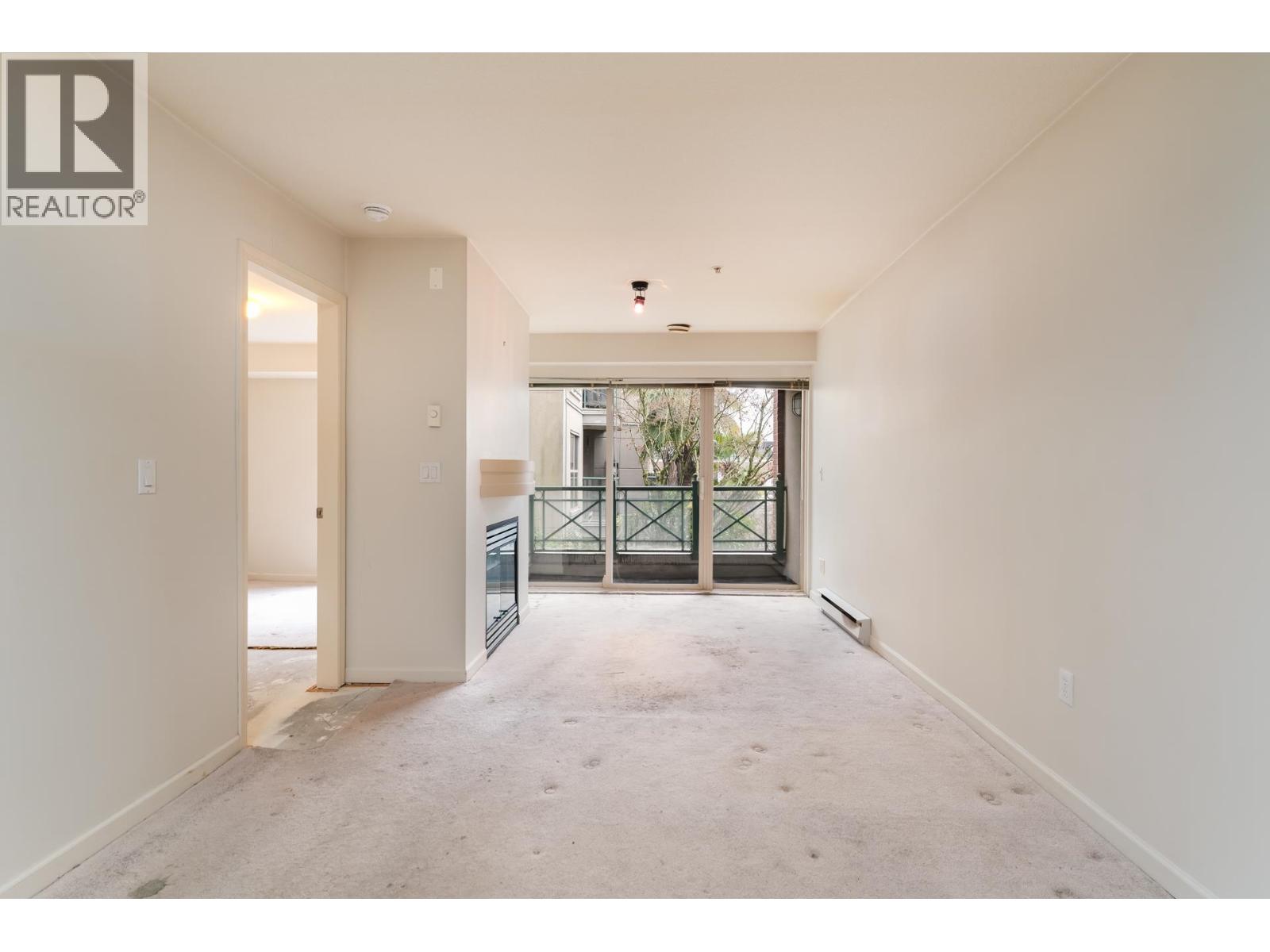 218 332 Lonsdale Avenue, North Vancouver, British Columbia  V7M 3M5 - Photo 3 - R3089888