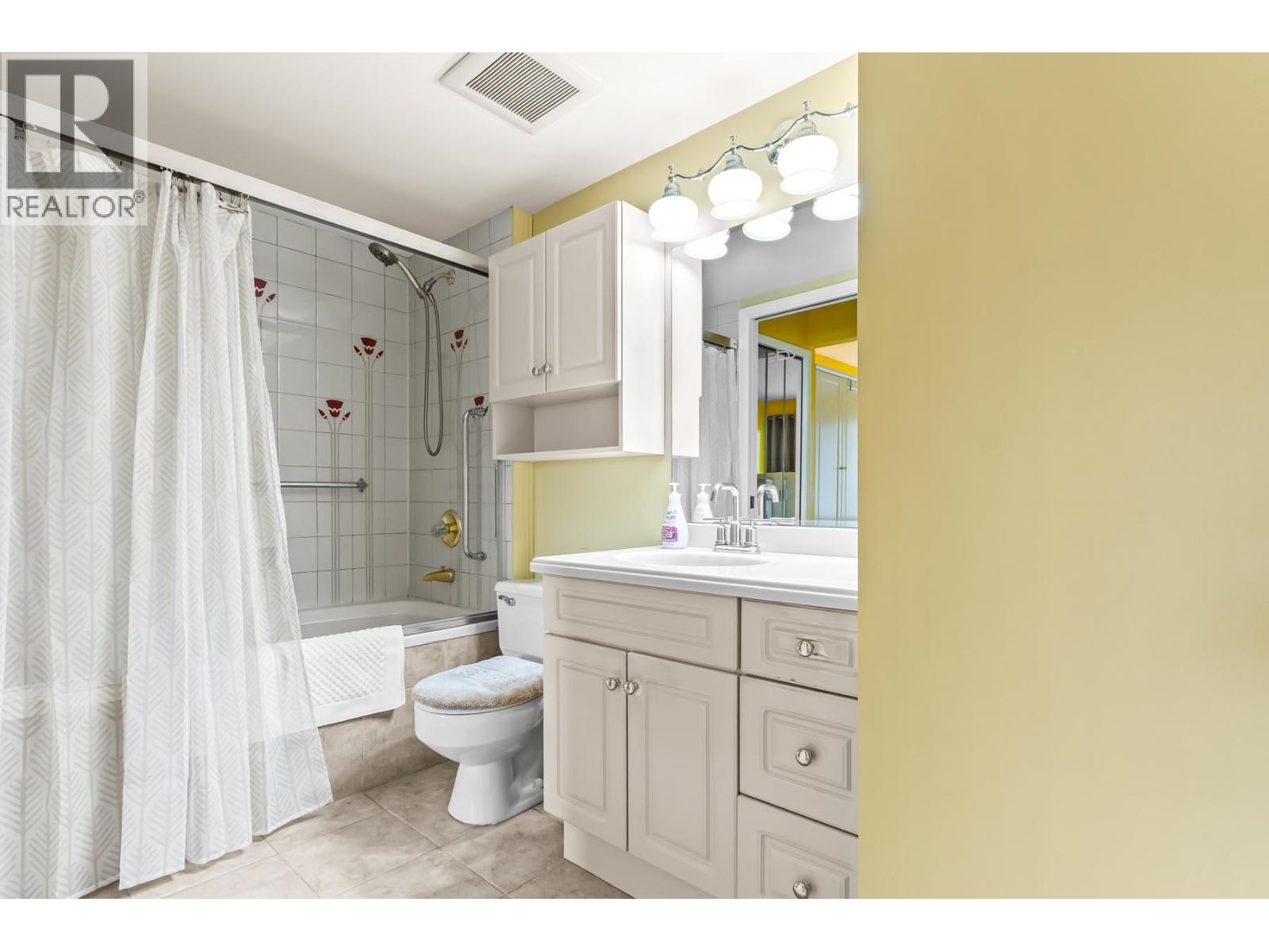 210 5 K De K Court, New Westminster, British Columbia  V3M 6B6 - Photo 17 - R3089900