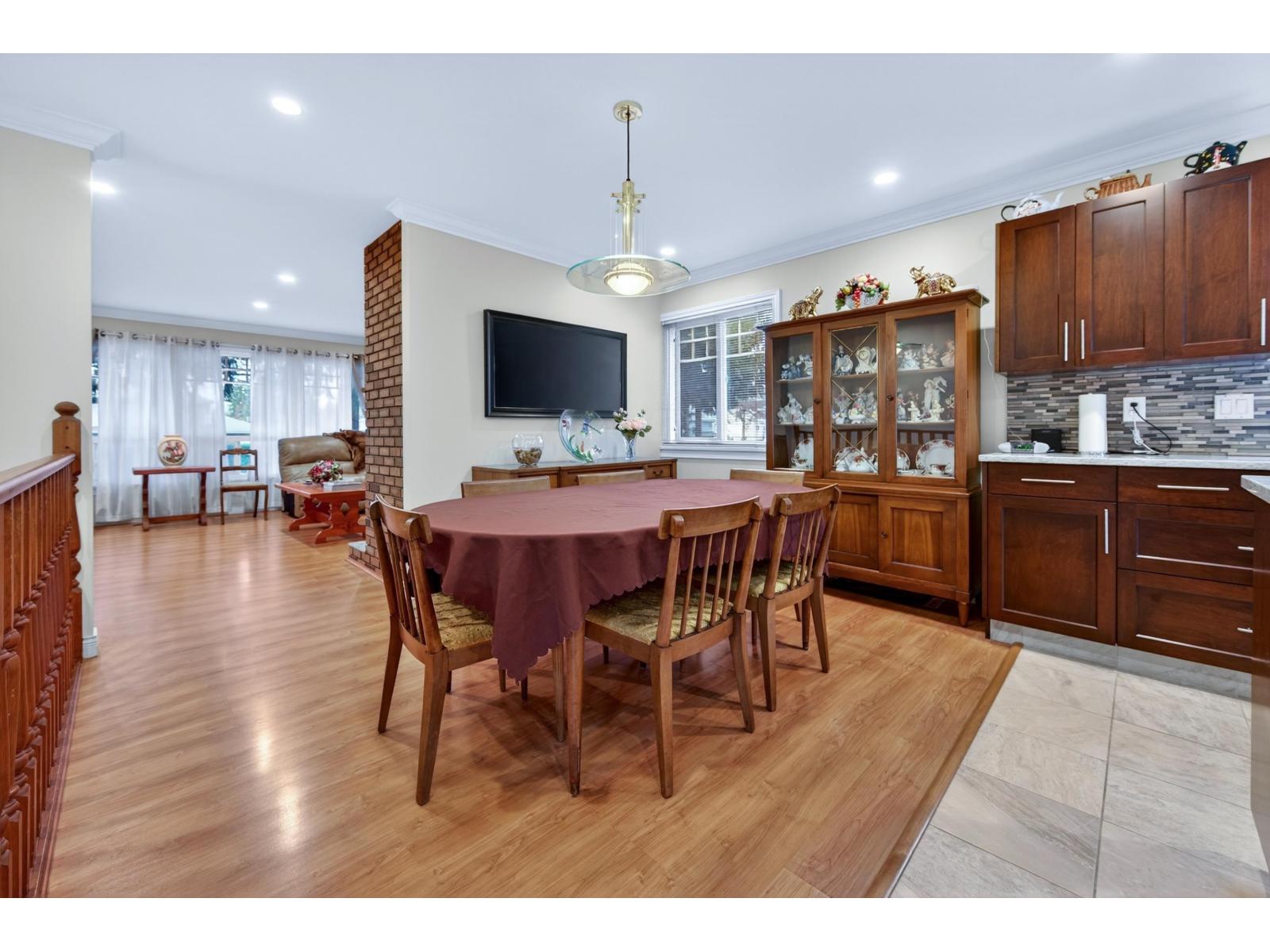 10014 156 Street, Surrey, British Columbia  V3R 4L5 - Photo 2 - R3089872