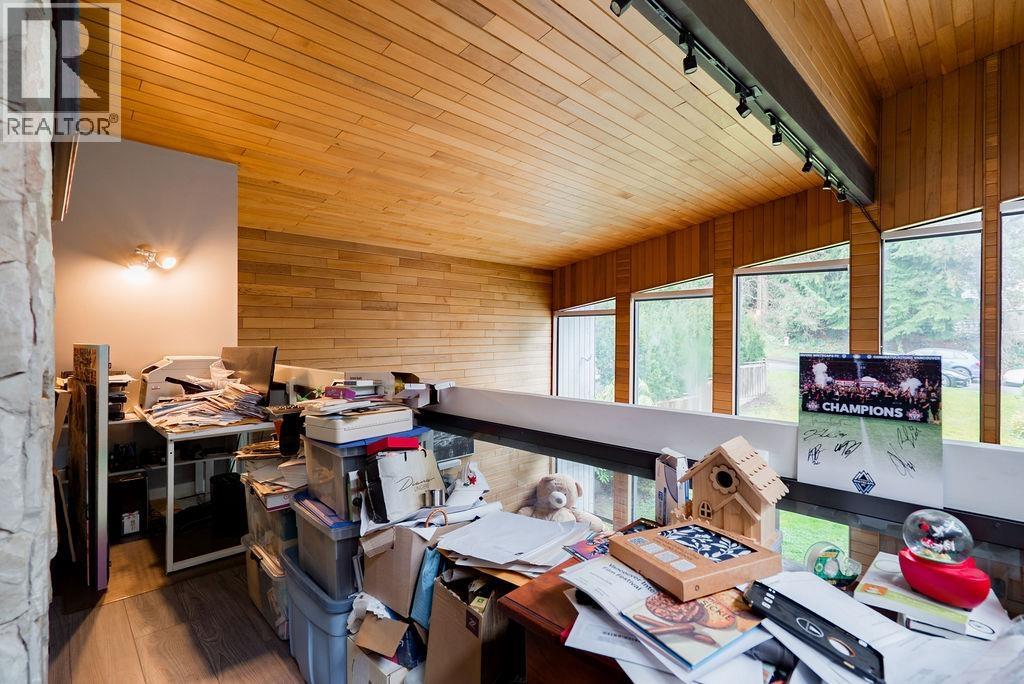 2525 Norcrest Court, Burnaby, British Columbia  V3J 1C7 - Photo 14 - R3074793