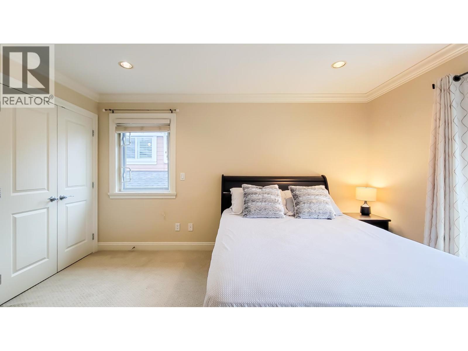 203 E 18th Street, North Vancouver, British Columbia  V7L 2X7 - Photo 14 - R3089810