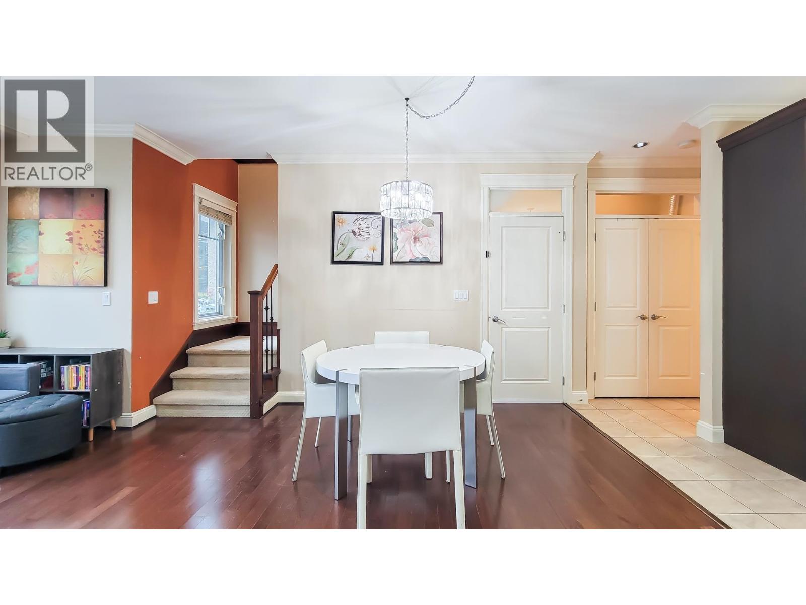 203 E 18th Street, North Vancouver, British Columbia  V7L 2X7 - Photo 4 - R3089810