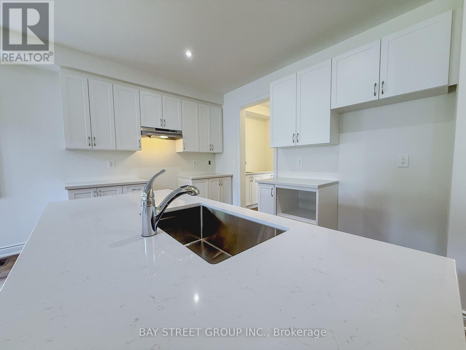 18 Shelson Place, Georgina, Ontario  L0E 1R0 - Photo 10 - N12788554