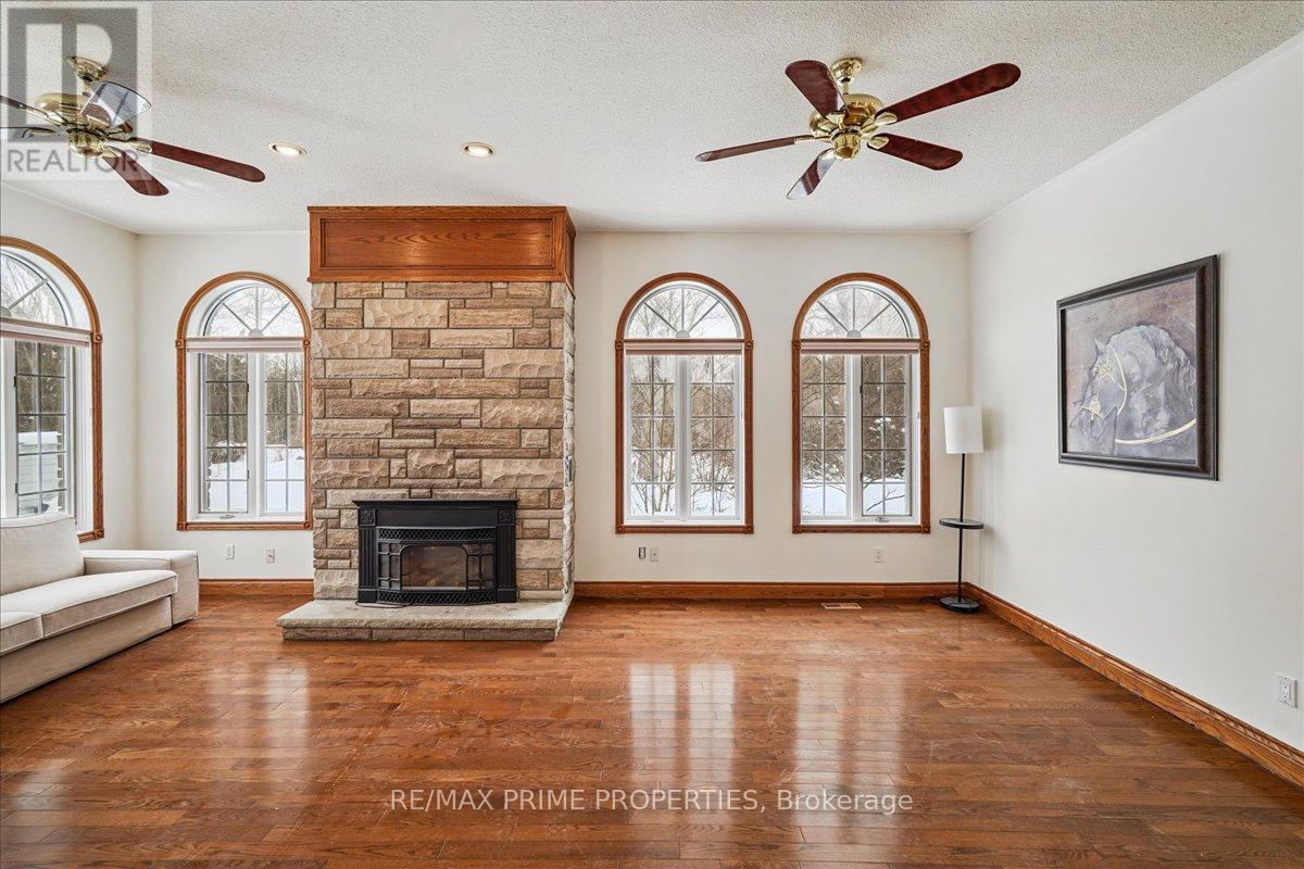 3016 Cole Road, East Gwillimbury, Ontario  L0G 1R0 - Photo 7 - N12788562