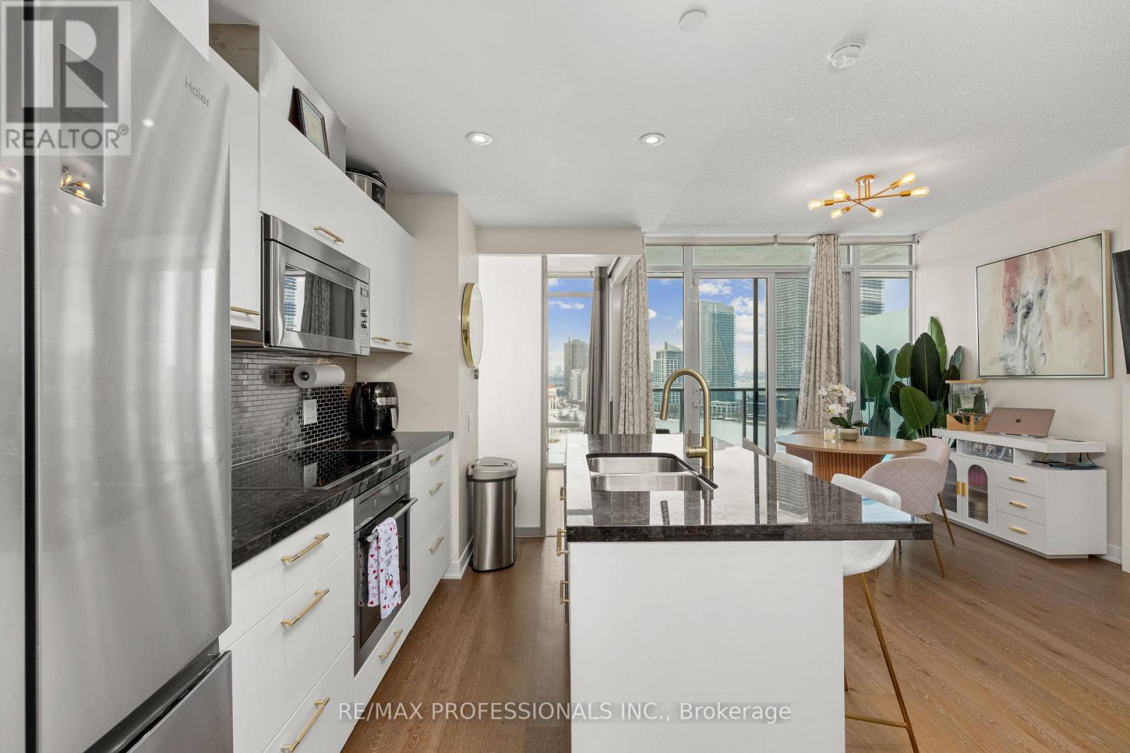 1810 - 90 Park Lawn Road, Toronto, Ontario  M8Y 0B6 - Photo 3 - W12735470