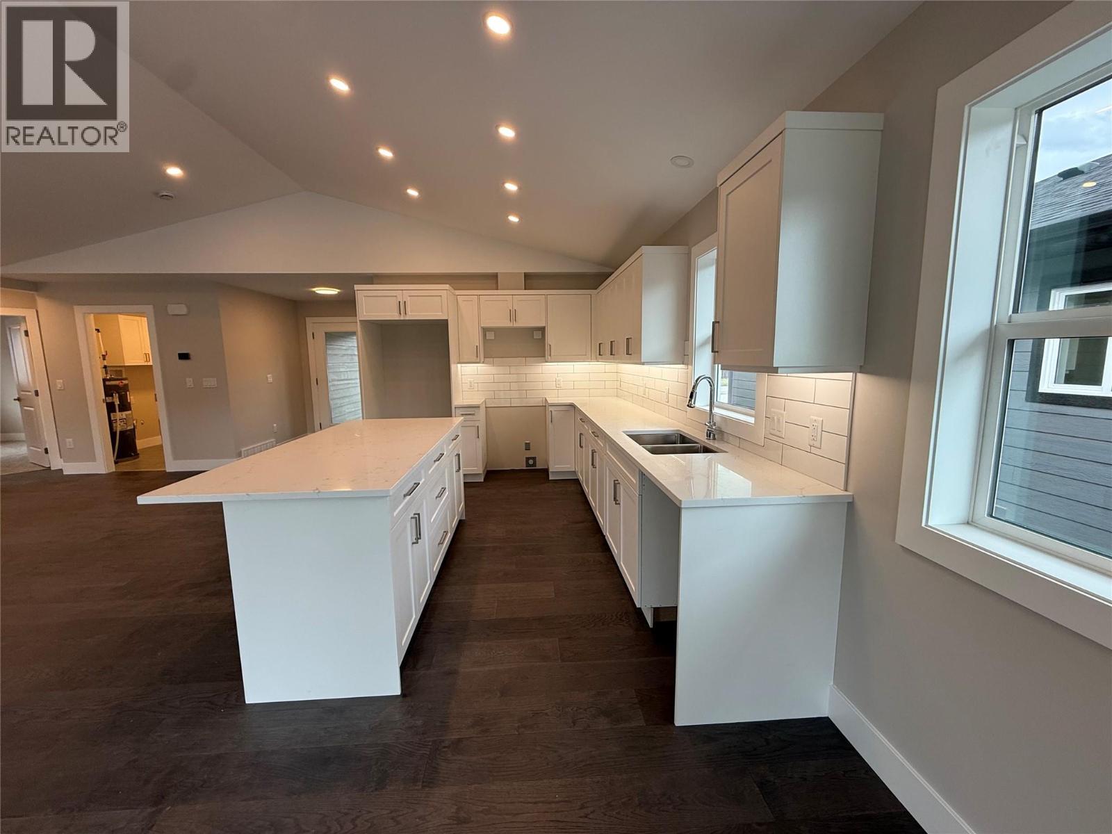 6060 19th Street, Grand Forks, British Columbia  V0H 1H0 - Photo 5 - 10343647