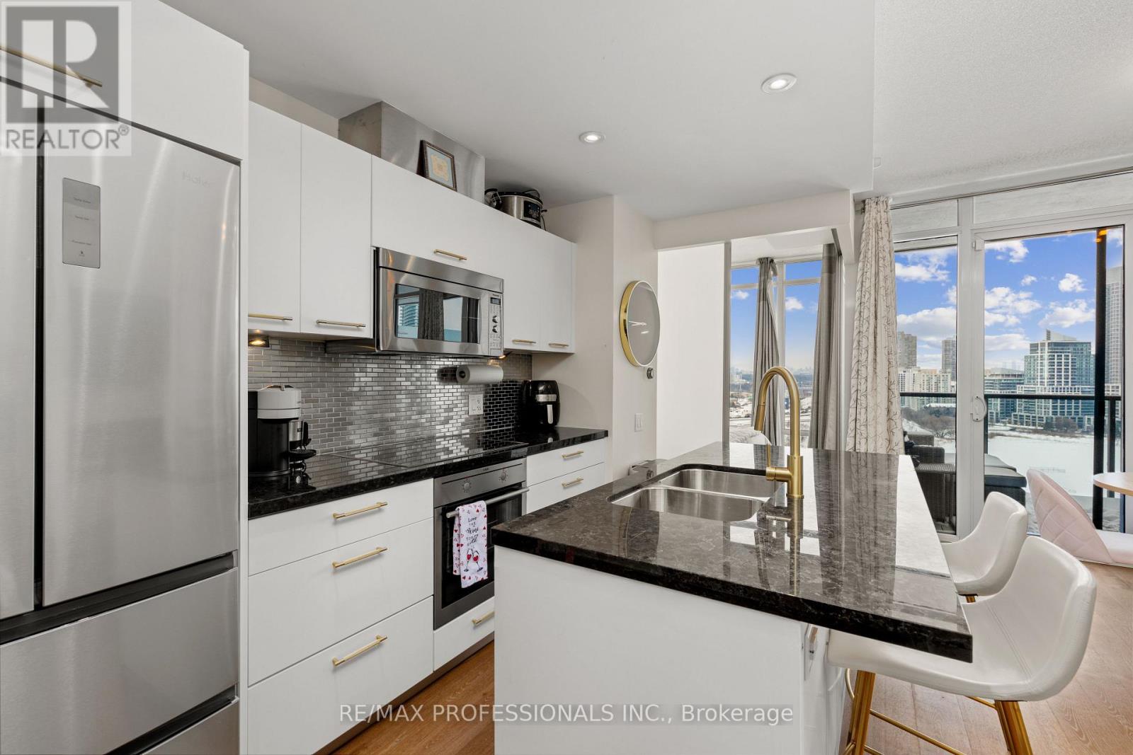 1810 - 90 Park Lawn Road, Toronto, Ontario  M8Y 0B6 - Photo 4 - W12735470