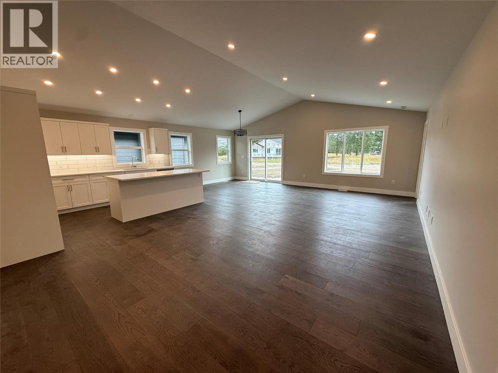 6060 19th Street, Grand Forks, British Columbia  V0H 1H0 - Photo 2 - 10343647