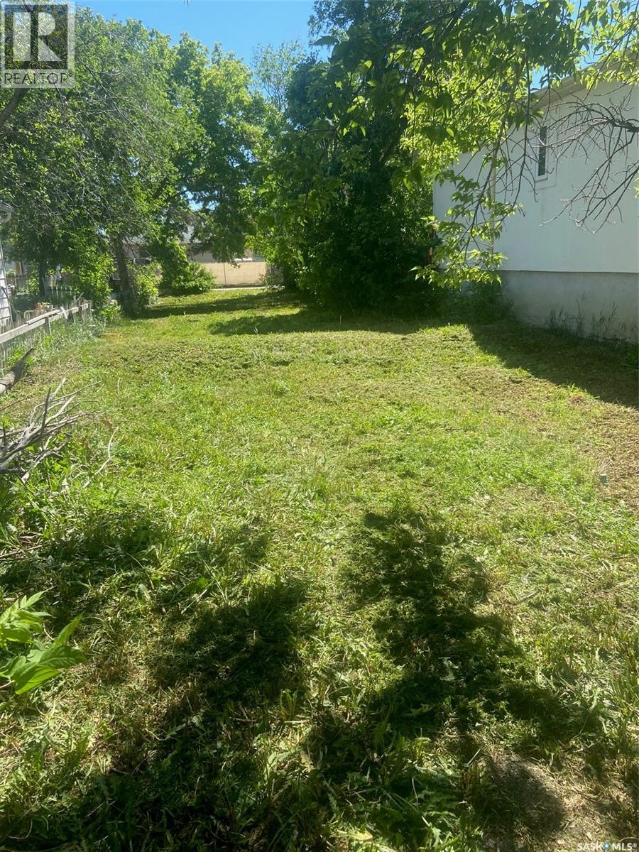 825 Elphinstone Street, Regina, Saskatchewan  S4T 3L5 - Photo 1 - SK028576