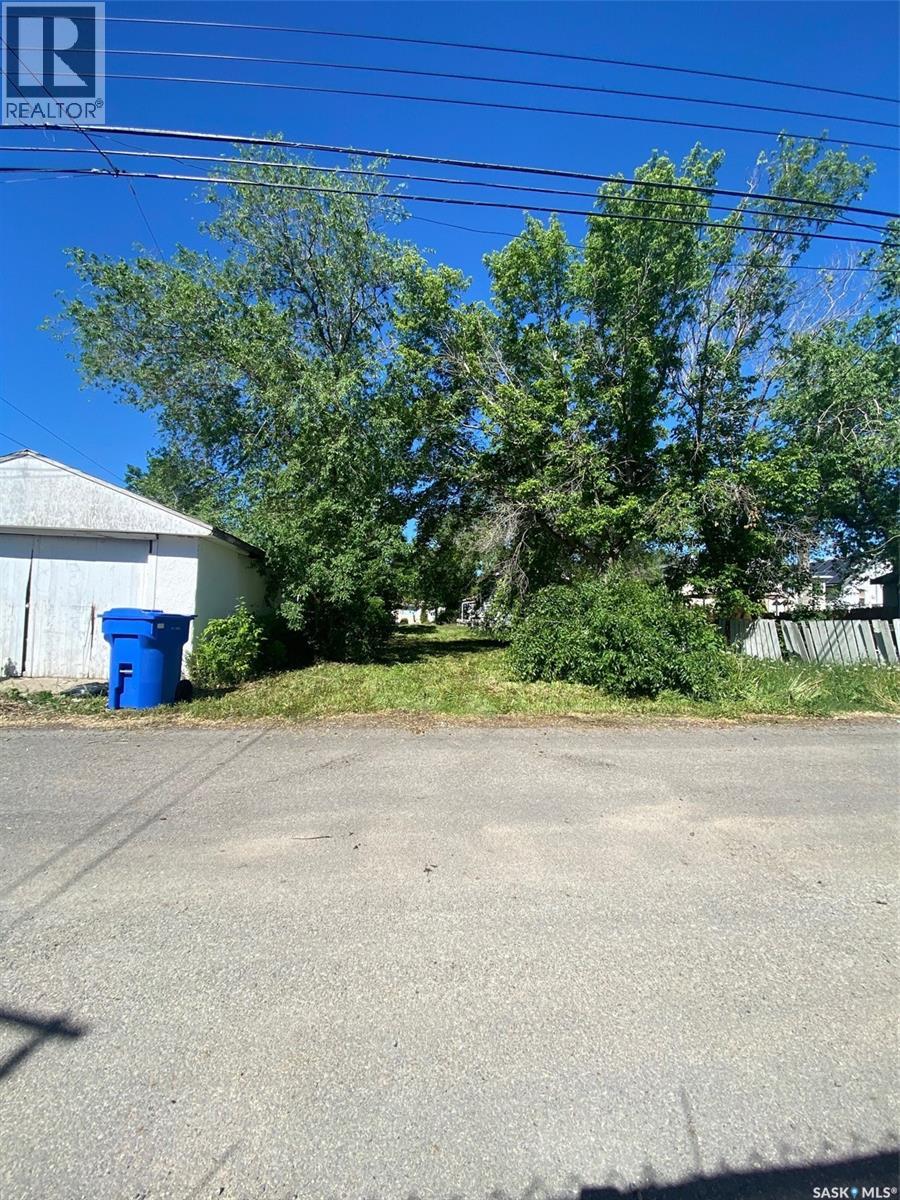 825 Elphinstone Street, Regina, Saskatchewan  S4T 3L5 - Photo 2 - SK028576