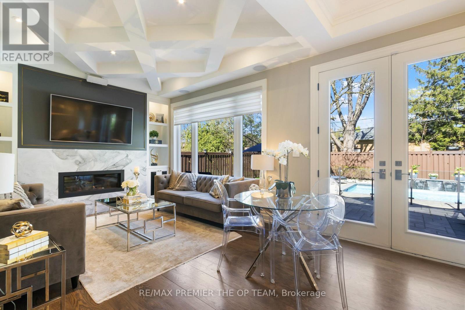 5 Storey Crescent, Toronto, Ontario  M9B 3C7 - Photo 10 - W12788534