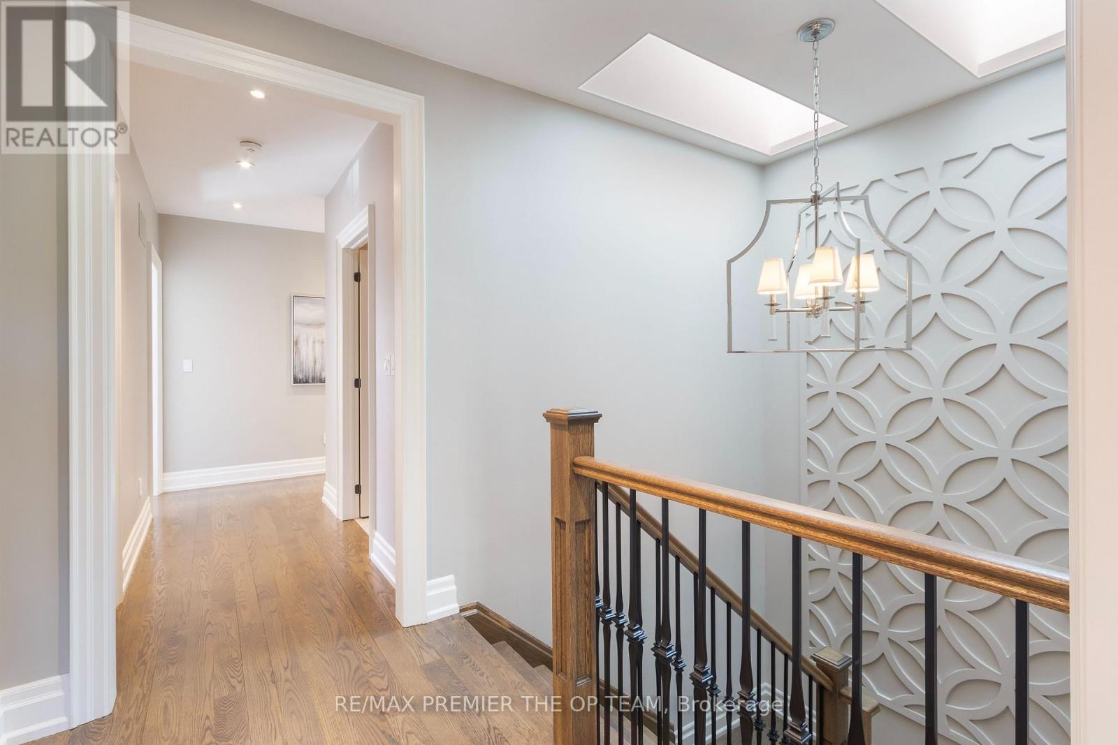 5 Storey Crescent, Toronto, Ontario  M9B 3C7 - Photo 13 - W12788534