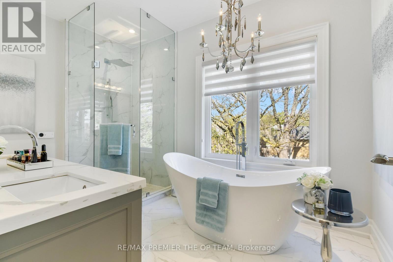 5 Storey Crescent, Toronto, Ontario  M9B 3C7 - Photo 18 - W12788534