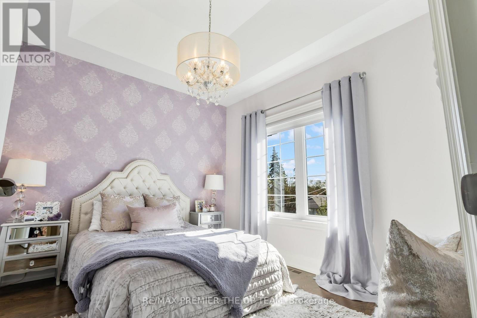 5 Storey Crescent, Toronto, Ontario  M9B 3C7 - Photo 19 - W12788534