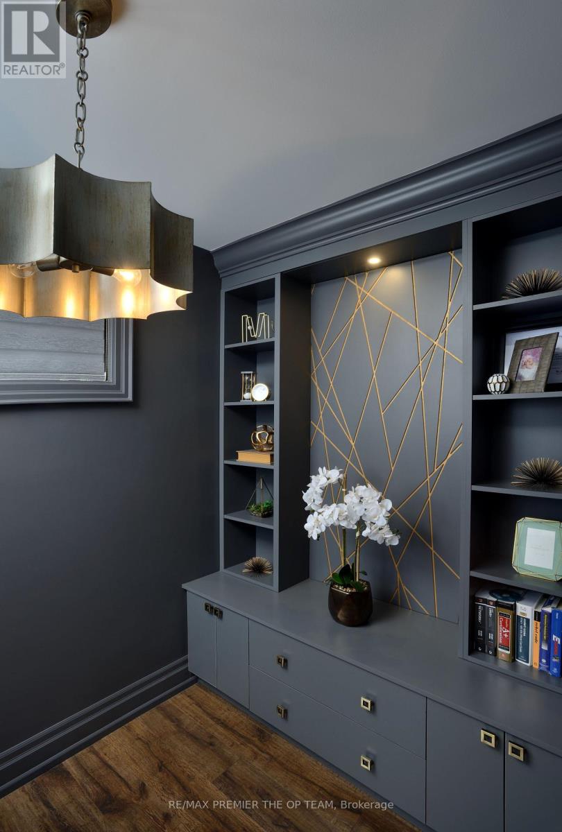 5 Storey Crescent, Toronto, Ontario  M9B 3C7 - Photo 30 - W12788534