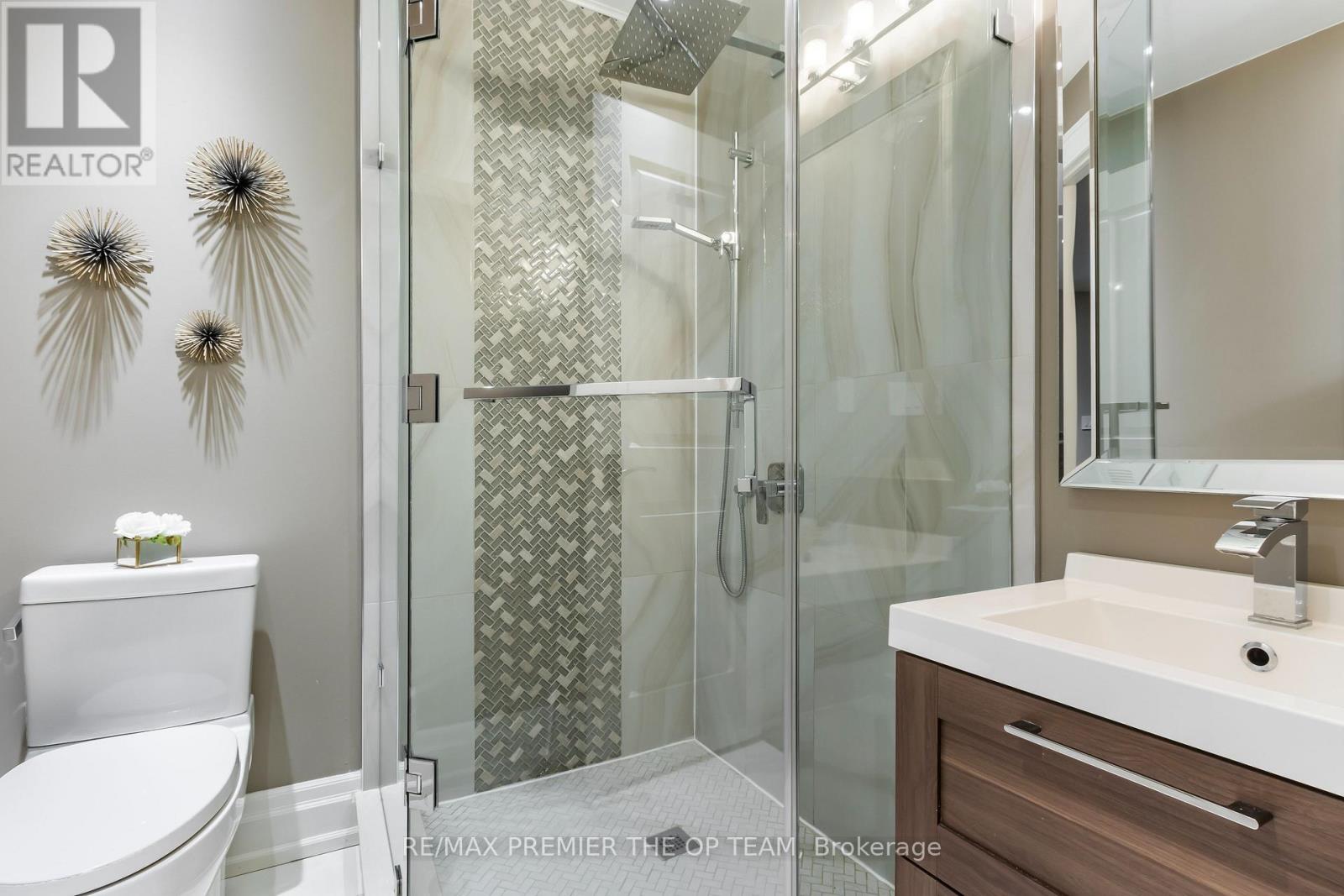 5 Storey Crescent, Toronto, Ontario  M9B 3C7 - Photo 31 - W12788534