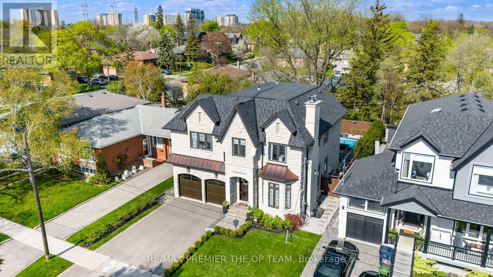 5 Storey Crescent, Toronto, Ontario  M9B 3C7 - Photo 36 - W12788534